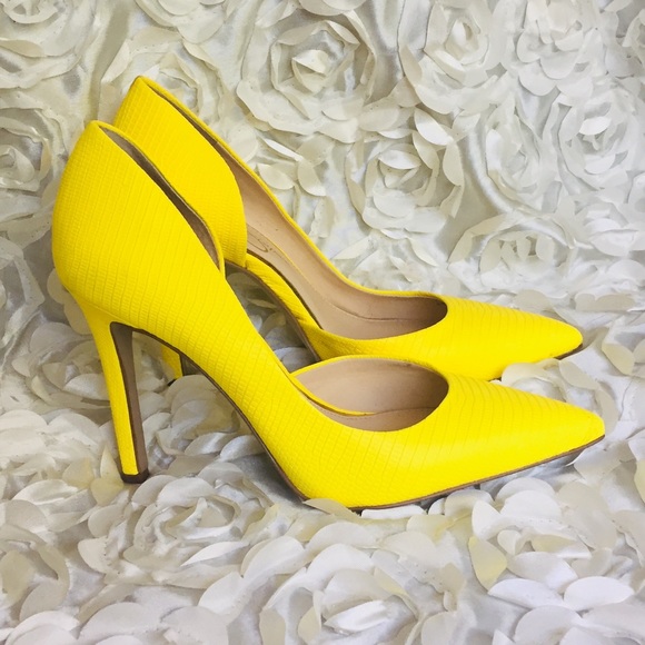 jessica simpson yellow pumps